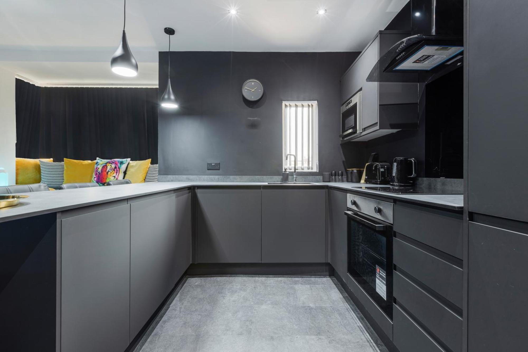 Two Bed Modern Apartment 5Min Walk To Town Centre With Free Parking ! Under New Management Блекпул Екстер'єр фото