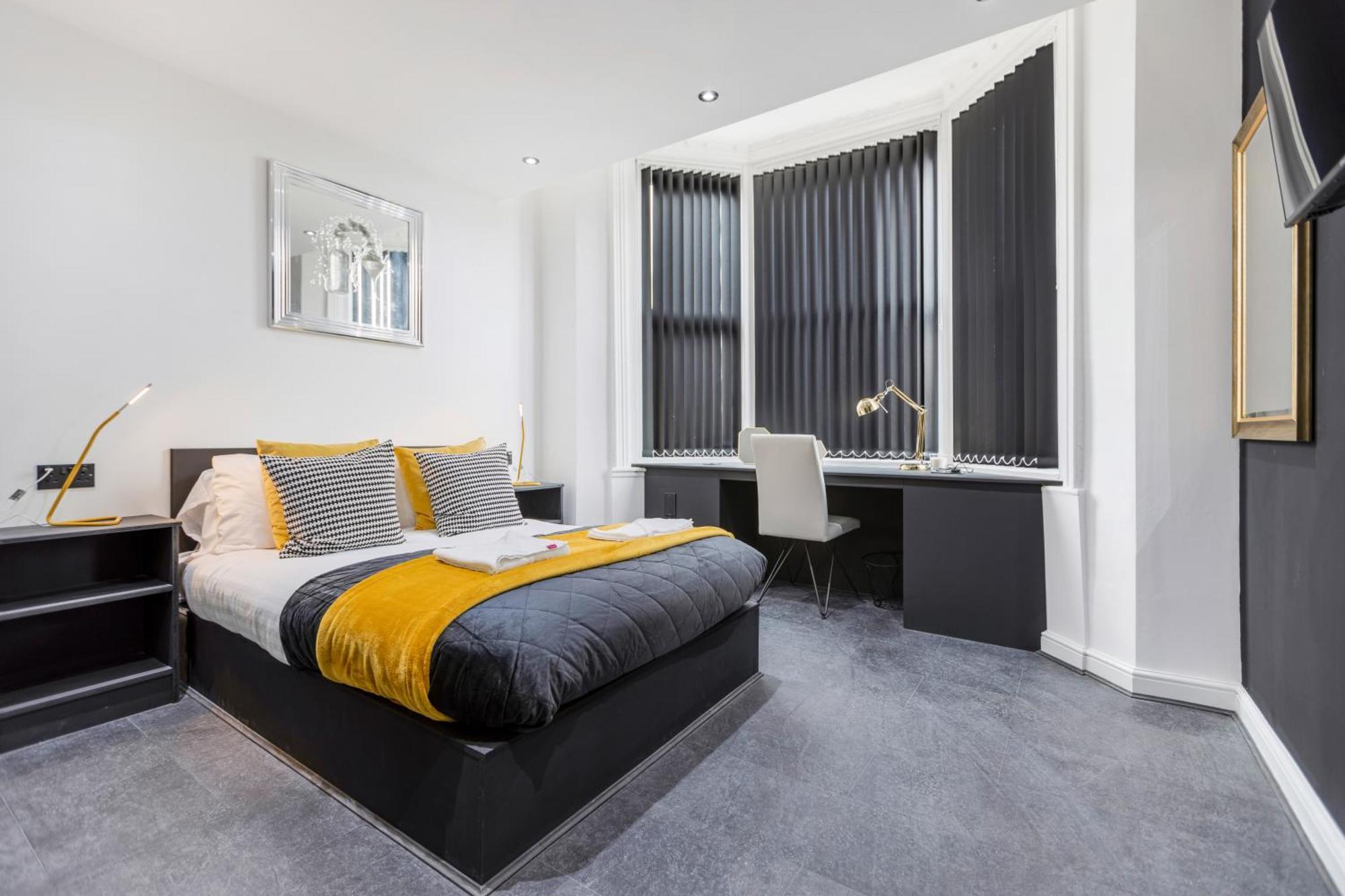 Two Bed Modern Apartment 5Min Walk To Town Centre With Free Parking ! Under New Management Блекпул Екстер'єр фото