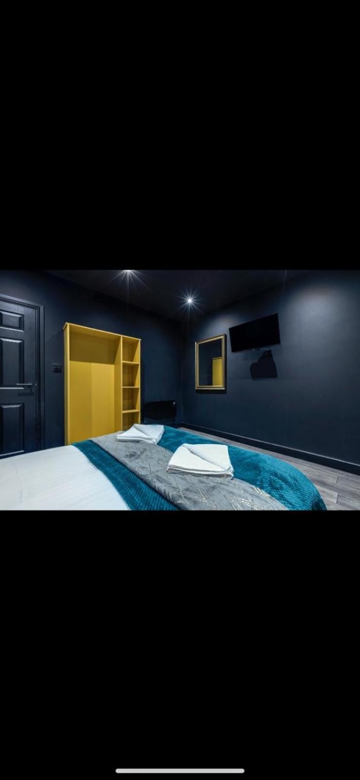 Two Bed Modern Apartment 5Min Walk To Town Centre With Free Parking ! Under New Management Блекпул Екстер'єр фото