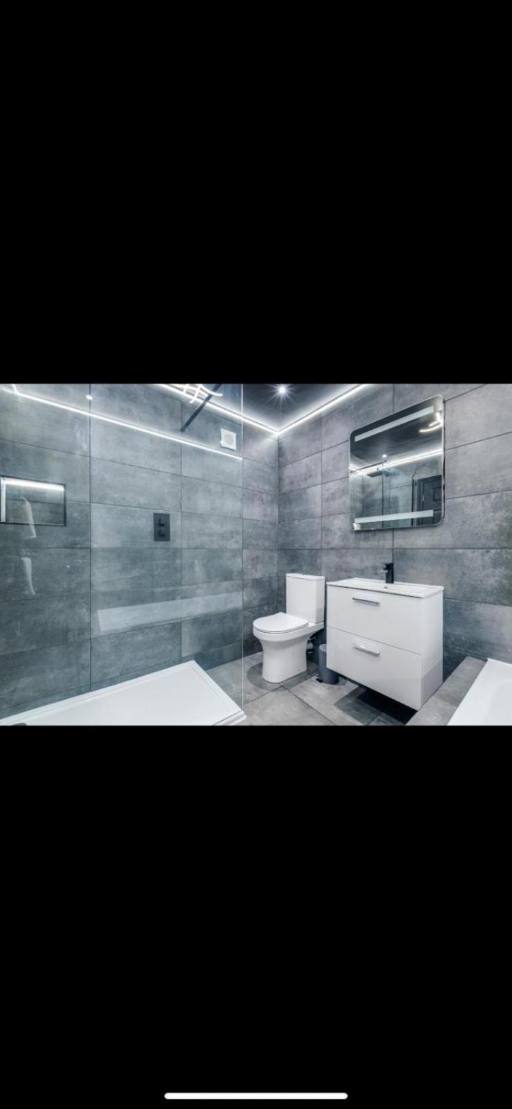 Two Bed Modern Apartment 5Min Walk To Town Centre With Free Parking ! Under New Management Блекпул Екстер'єр фото